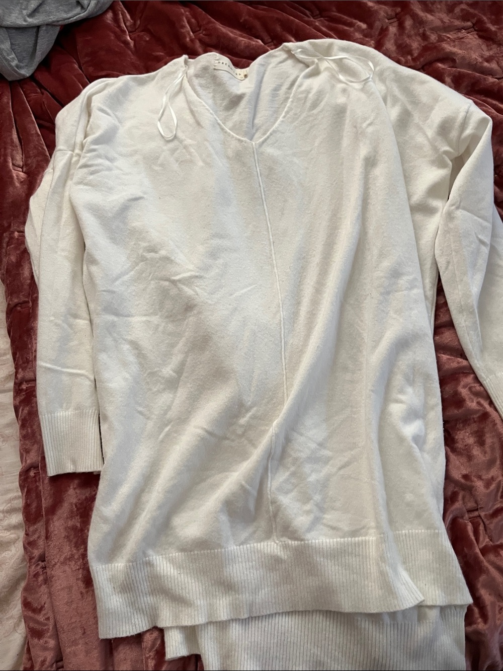 Dreamers Cream V-Neck Lightweight Pullover Sweater